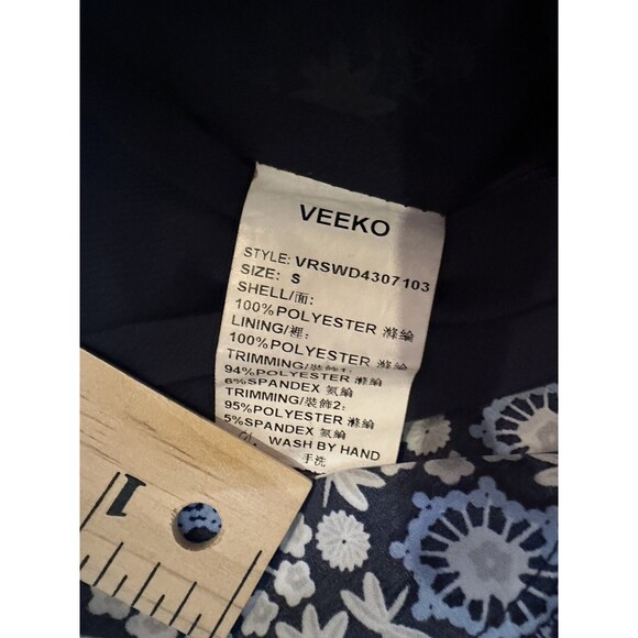 Veeko DaisyFloral Fit & Flare Dress NavyBlueWhite Retro Print Sleeveless Size 34 - Picture 11 of 11